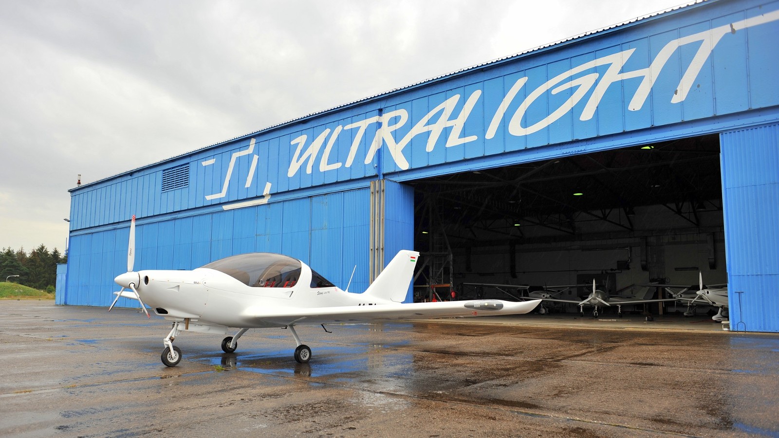 Sting with retractable landing gear headed to Hungary. TLULTRALIGHT