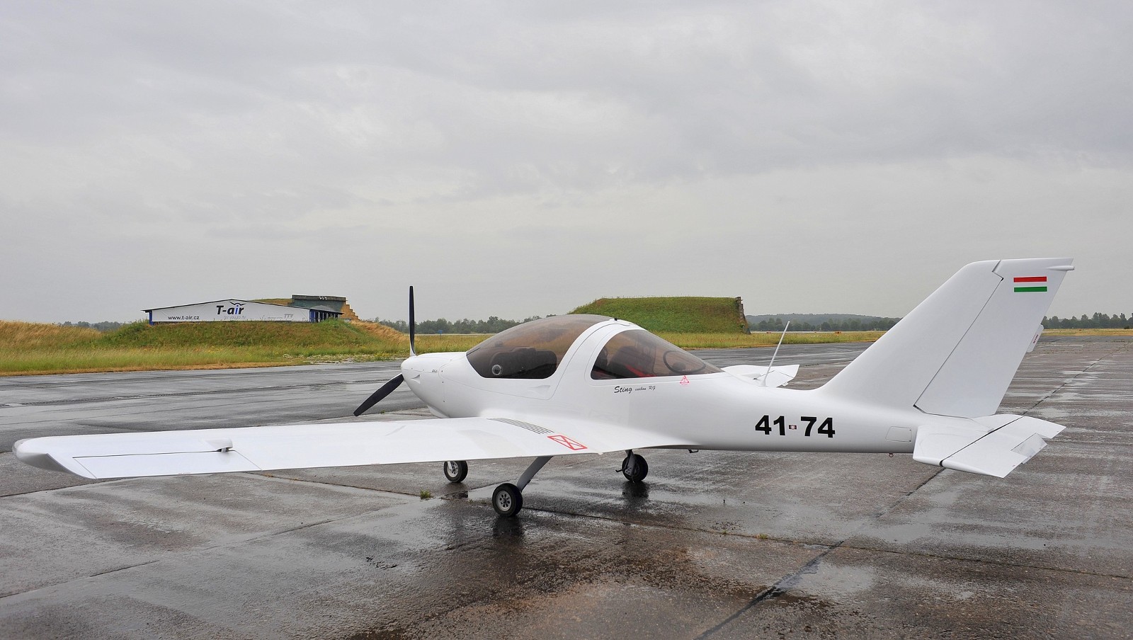 Sting with retractable landing gear headed to Hungary. TLULTRALIGHT