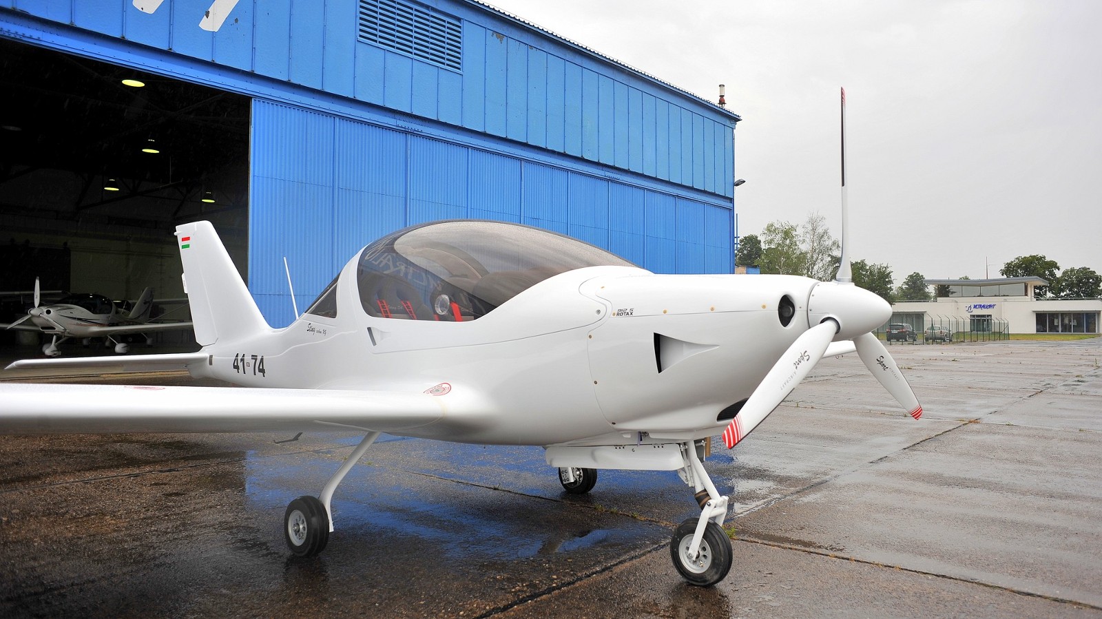 Sting with retractable landing gear headed to Hungary. TLULTRALIGHT Aircraft